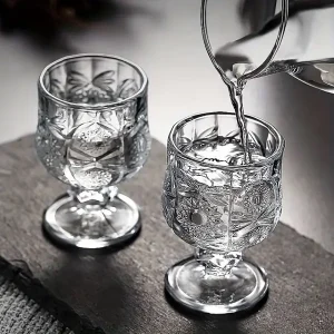 6-Piece Glass Embossed Sunflower Pattern High-Stem Wine Glasses Set, Creative Crystal Shot Glasses for Christmas, Thanksgiving, Mother's Day, and Oktoberfest - Tabletop Holiday Decor Without Electricity (No Feathers)